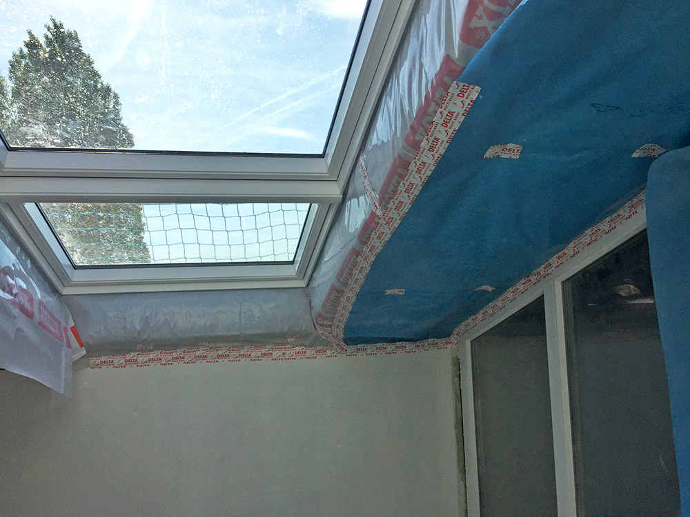 Nachher neue Velux-Dachfenster – Lichtband elektrisch zu bedienen
